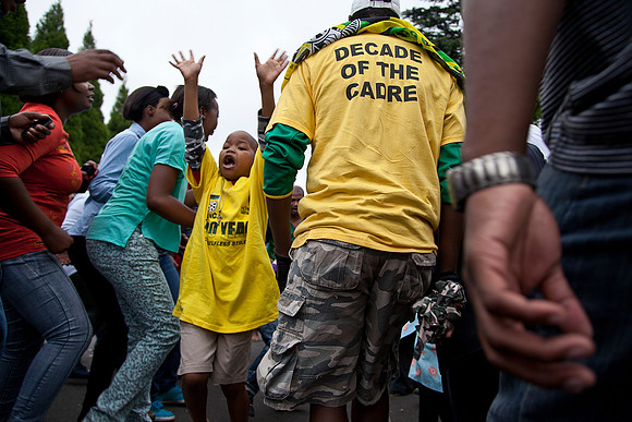 Outside Mandela's house on the morning of his death, Houghton, Johannesburg, 05.12.13